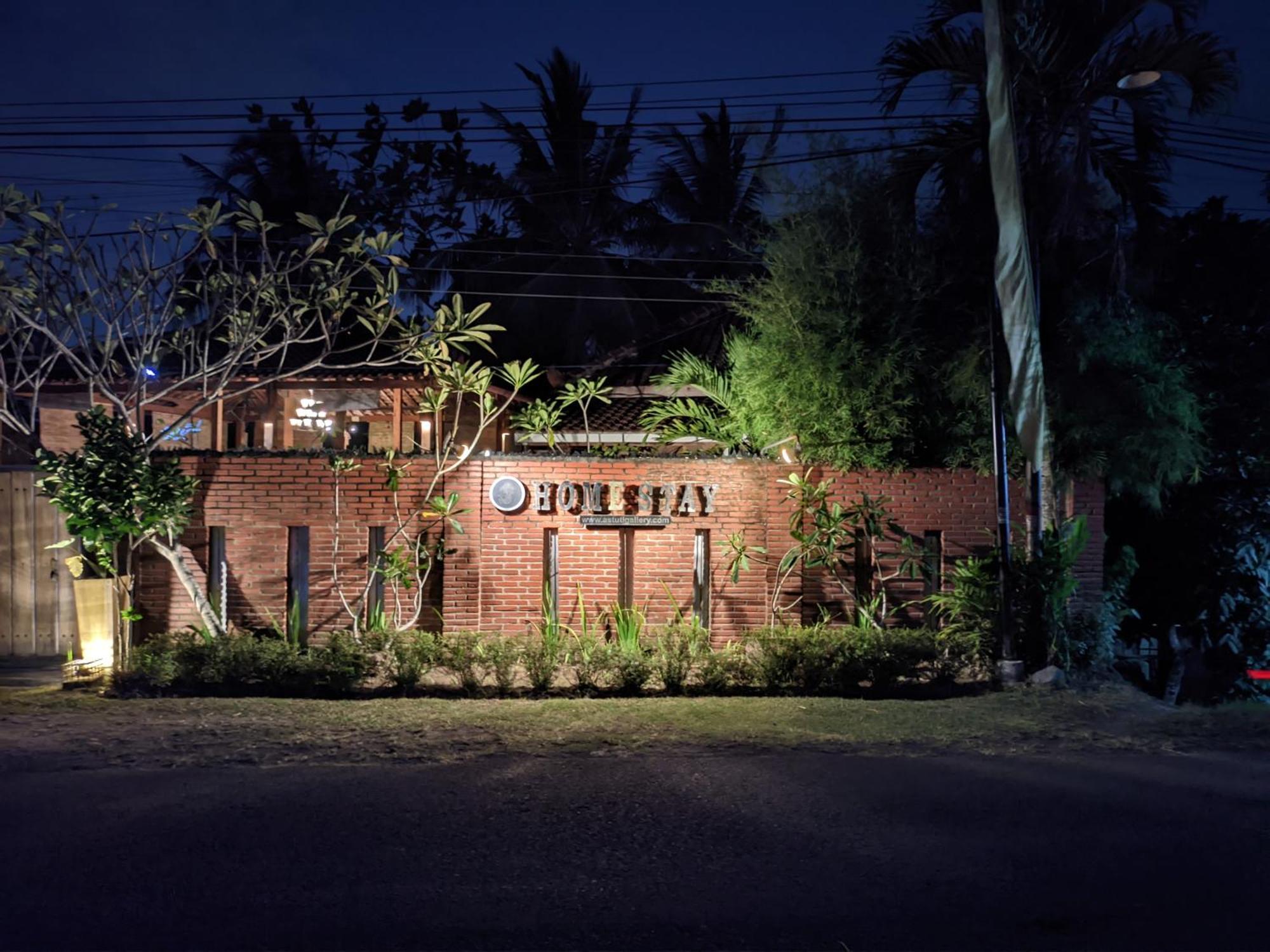 Astuti Gallery Homestay Yogyakarta Exterior foto