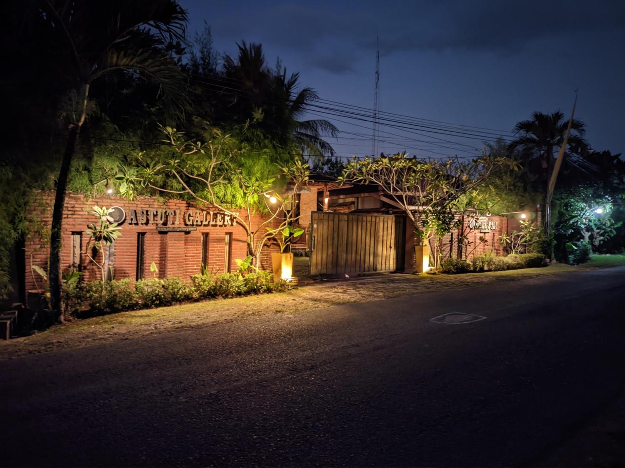 Astuti Gallery Homestay Yogyakarta Exterior foto