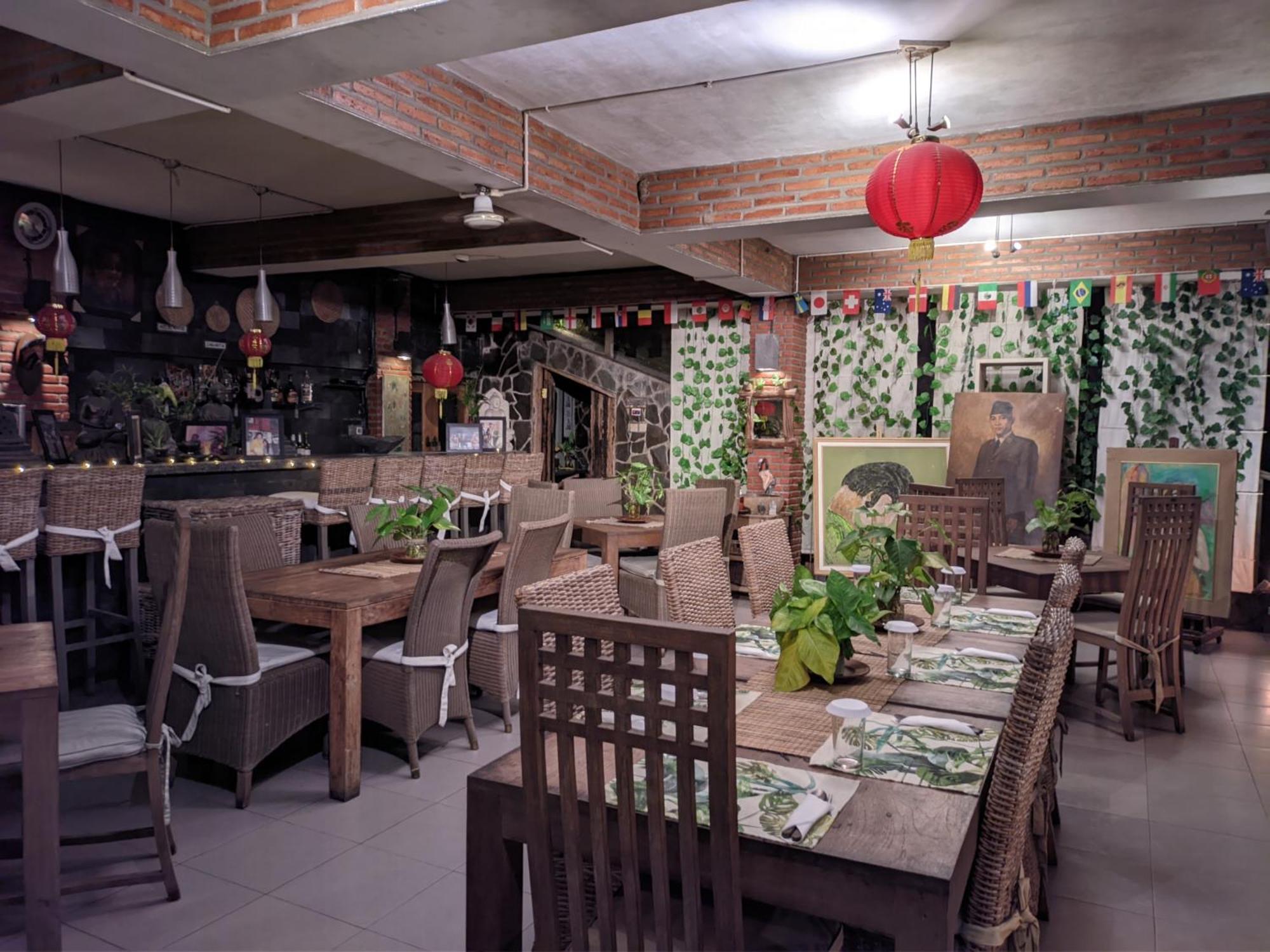Astuti Gallery Homestay Yogyakarta Exterior foto