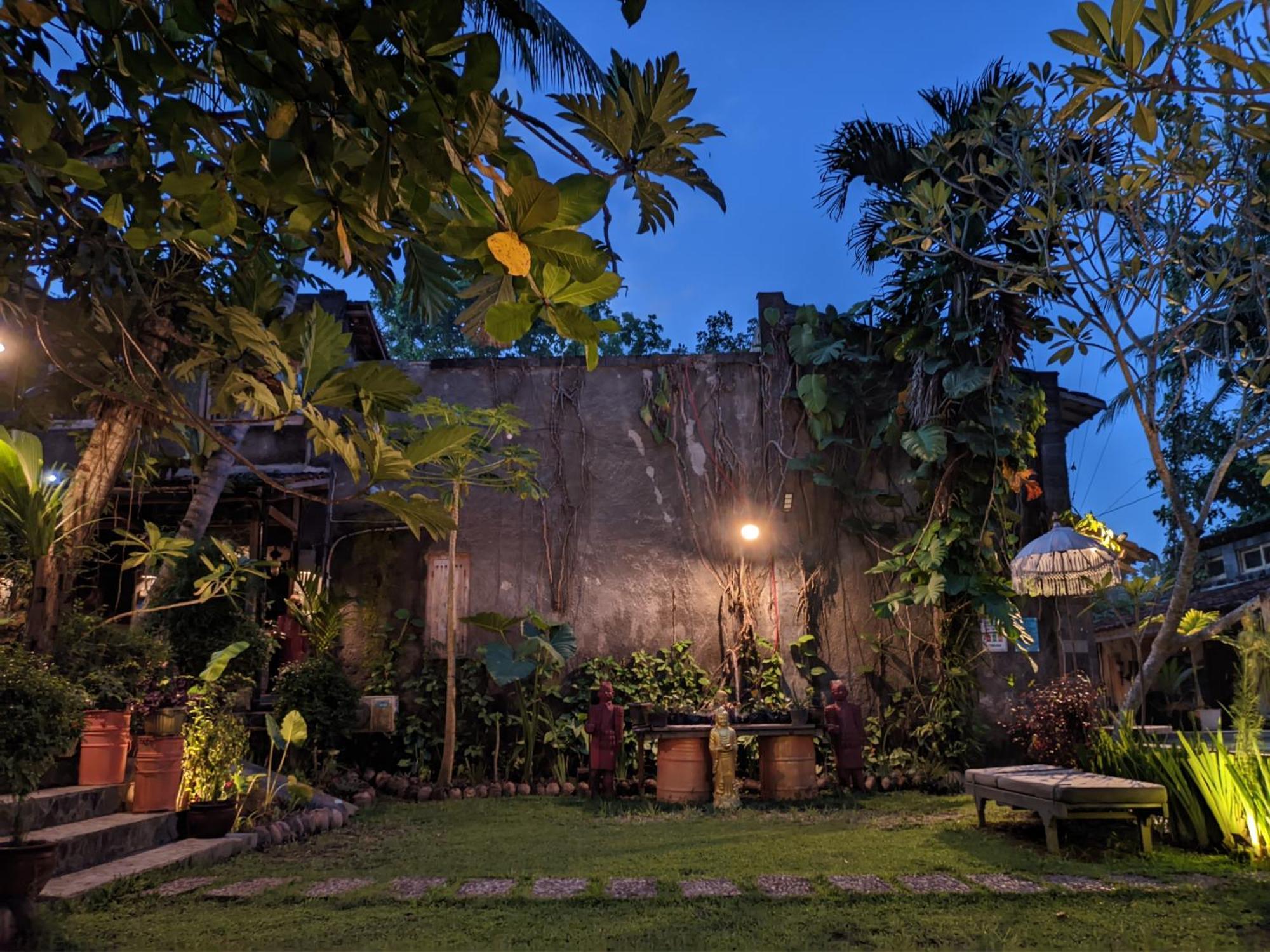 Astuti Gallery Homestay Yogyakarta Exterior foto