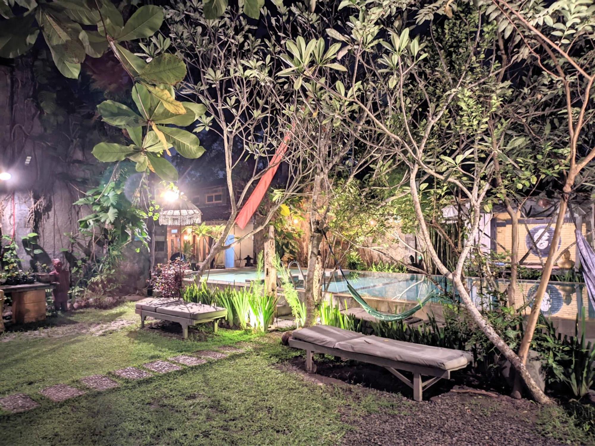 Astuti Gallery Homestay Yogyakarta Exterior foto