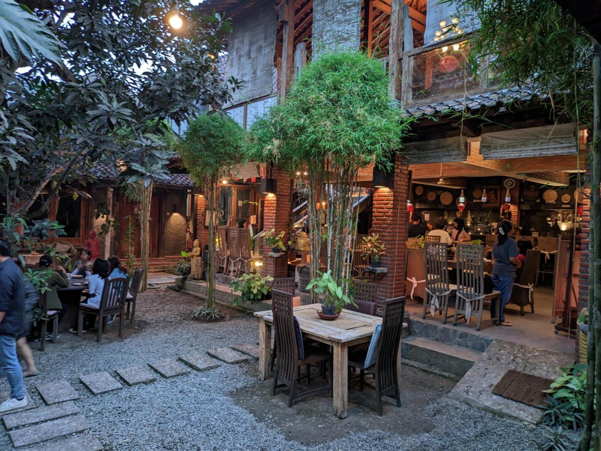 Astuti Gallery Homestay Yogyakarta Exterior foto