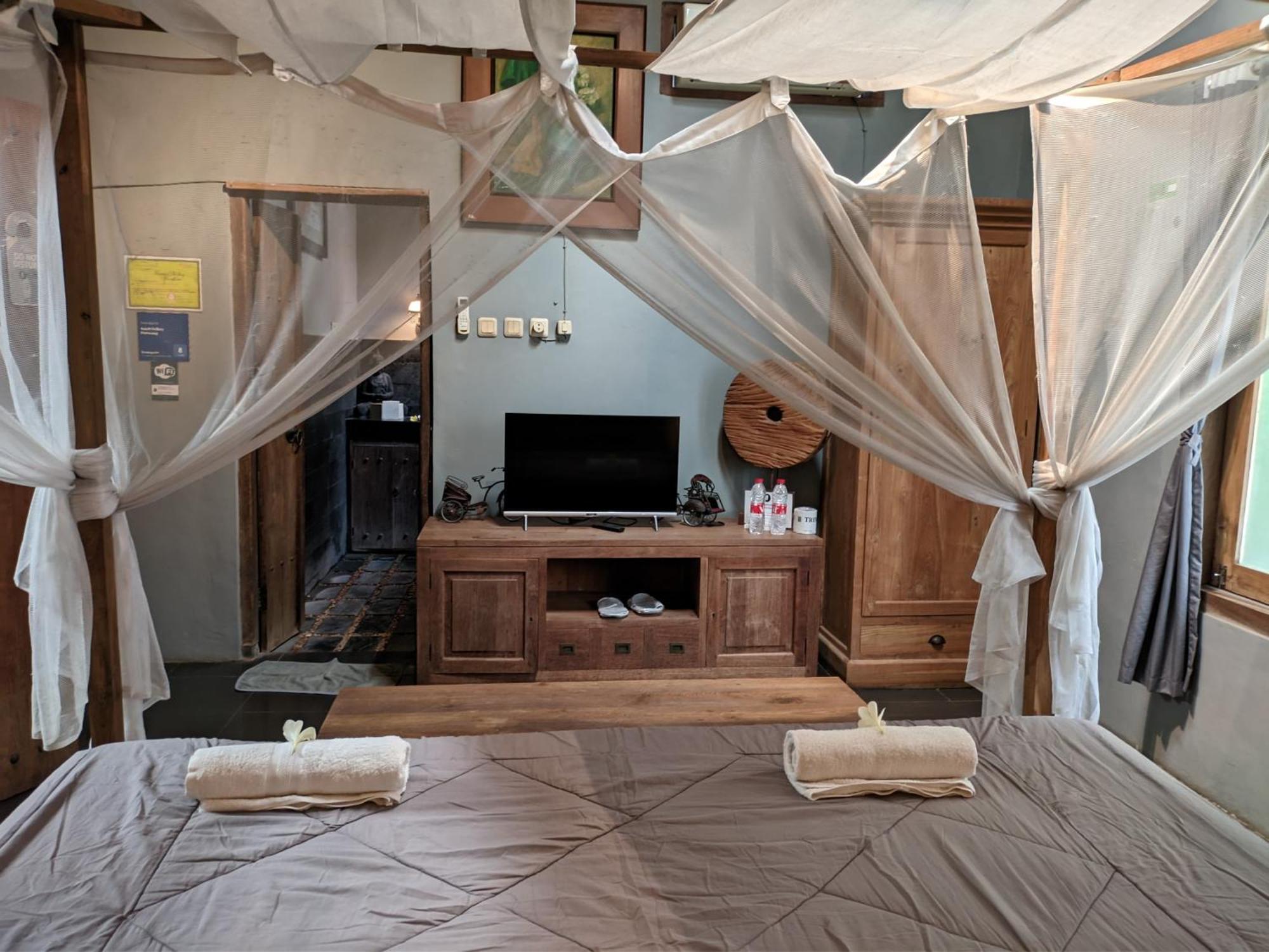 Astuti Gallery Homestay Yogyakarta Exterior foto