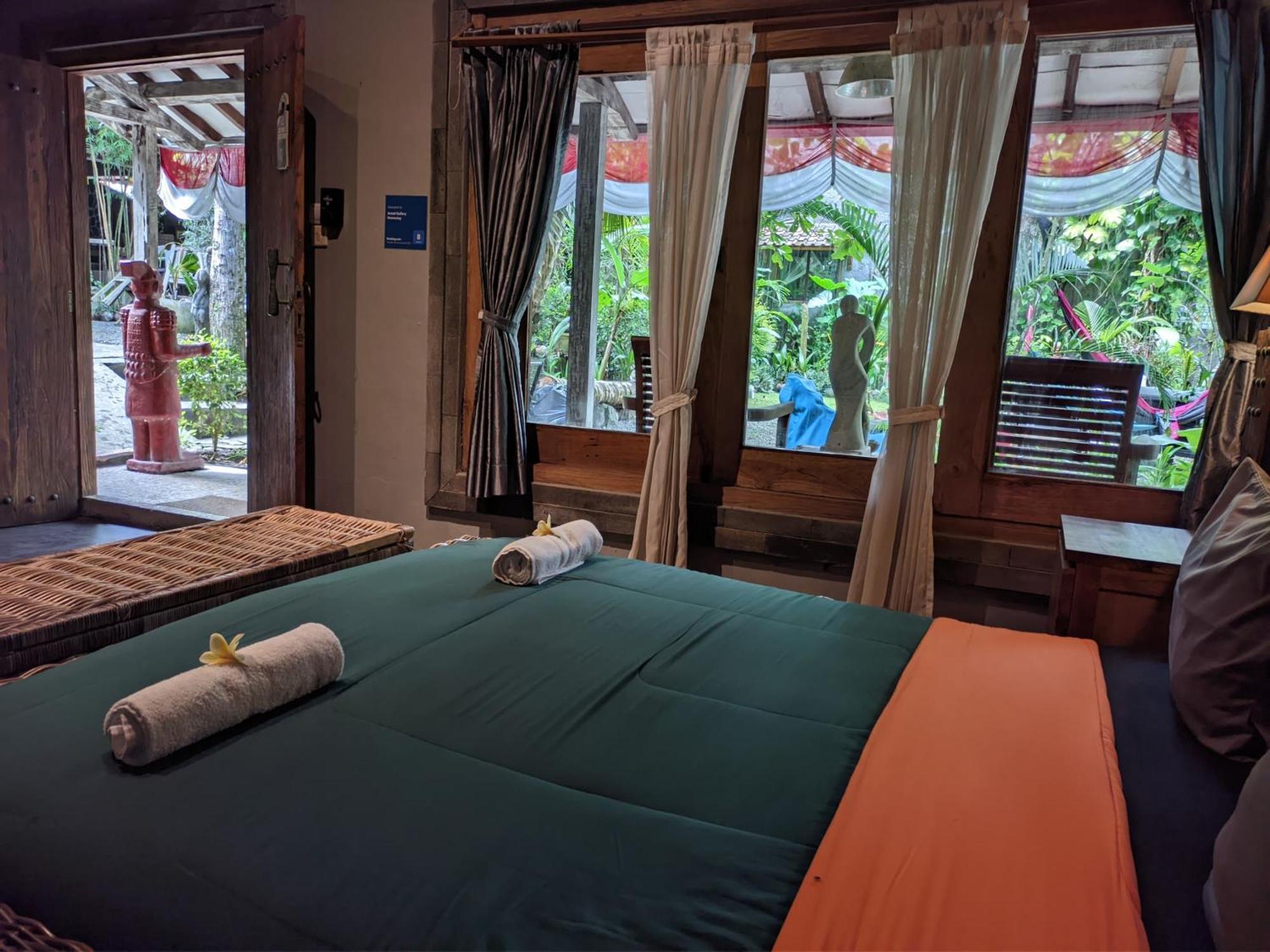 Astuti Gallery Homestay Yogyakarta Exterior foto